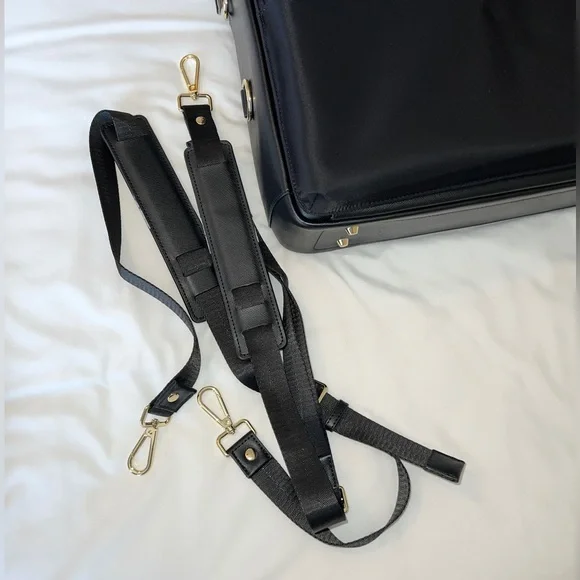 Elegant Black Shoulder Bag - Picture 4 of 11